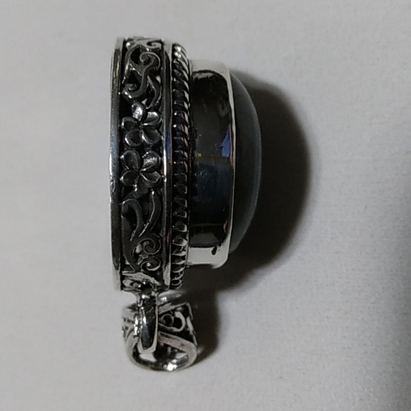 Labradorite Pendant - Picture 4 of 5